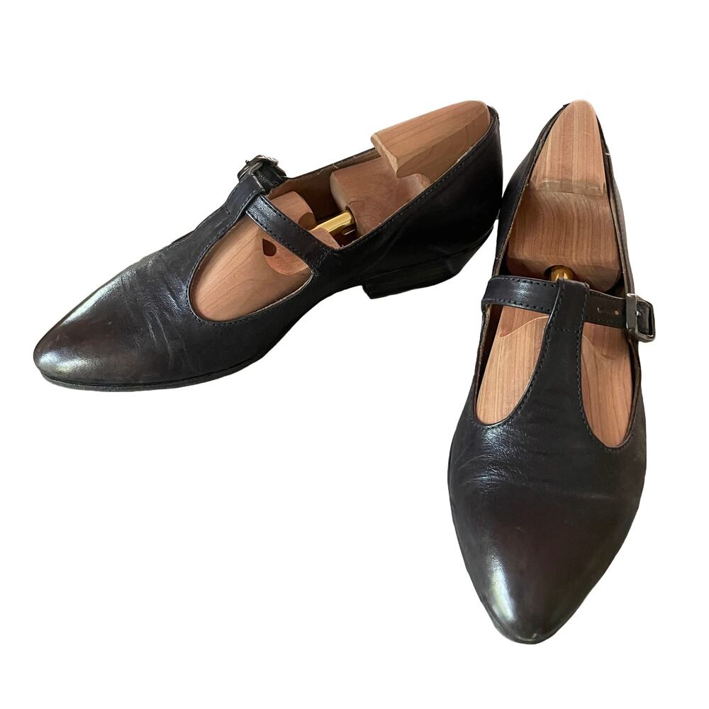 Pantanetti Donna Italian leather T-strap Mary Jane flats with a pointed toe sz35